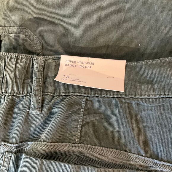 American Eagle Super High Rise Baggy Jogger 18. Olive Corduroy Cargo - Picture 10 of 16